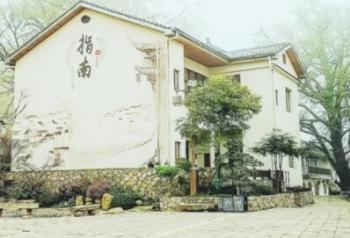 迷霧中的時光印記：浙江指南村的千年古韻與自然風光