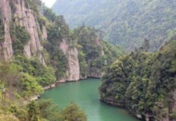 浙西大峽谷：戲水樂園與高空滑索的探險之旅