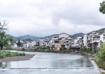 江南雨韻，柳溪江畔的詩意之旅