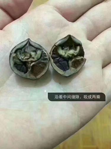 撥開后的核桃