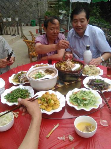 吃飯喝酒