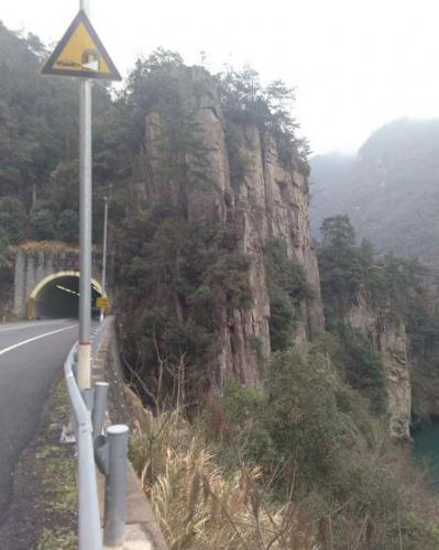 蜿蜒曲折的盤山公路
