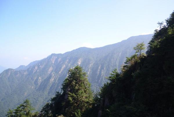 朦朧的遠山