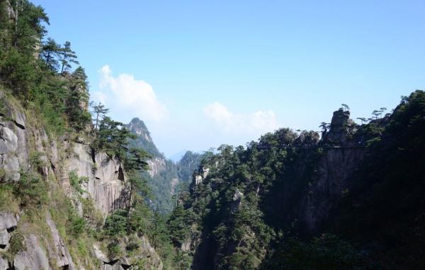 秀麗的山景