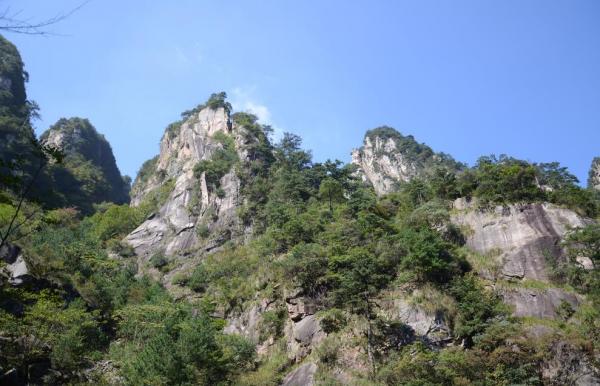 登山望天闊