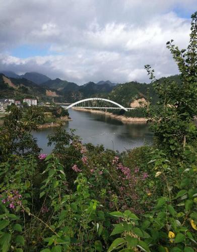 遠眺山村