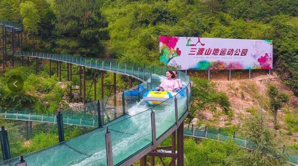 玻璃棧道漂流