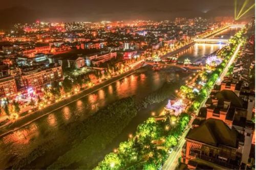 臨安的夜景